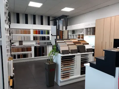 Center-Mebel oddział Ełk. Centrum płyt i okuć meblowych oraz firma świadcząca usługi meblarskie.